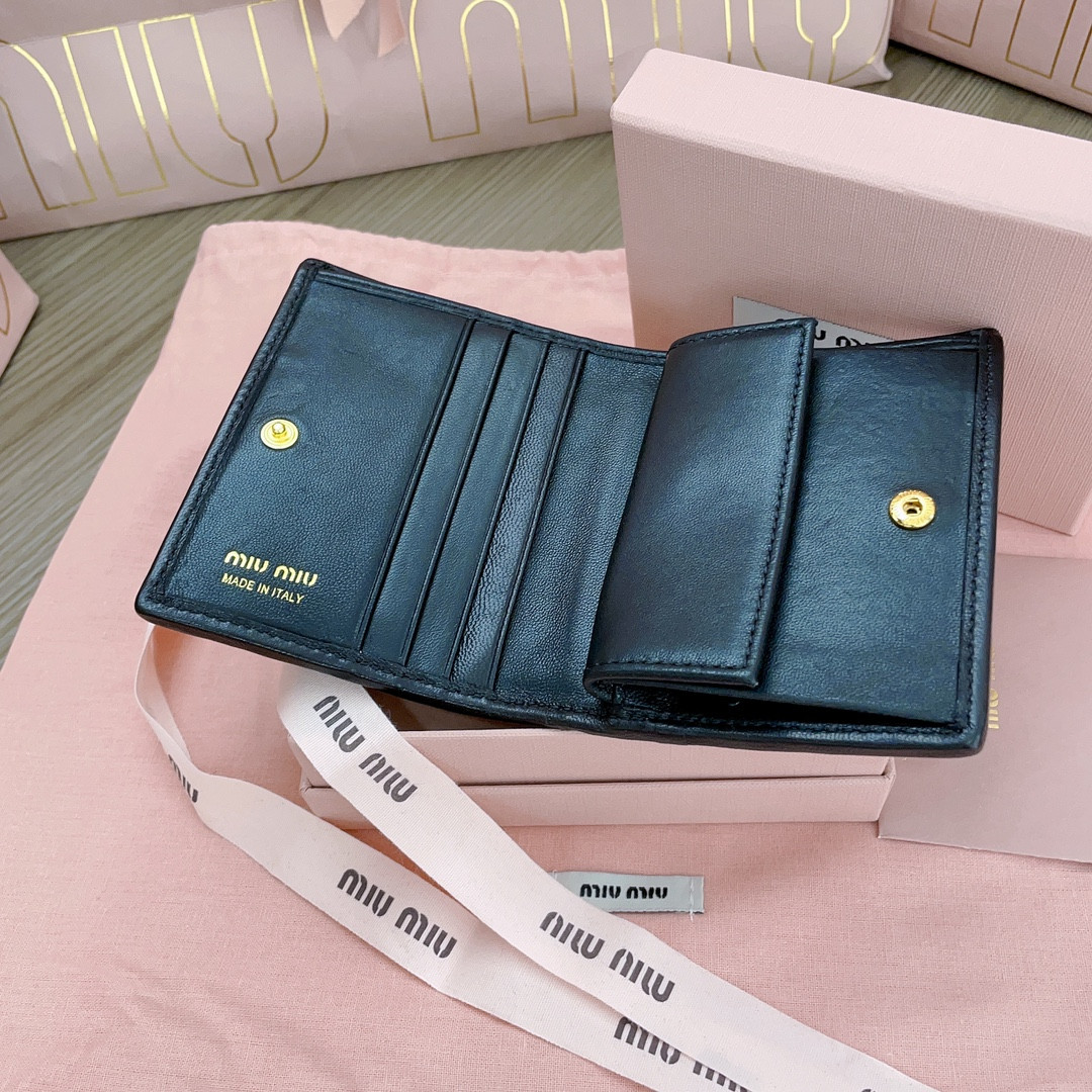 Miu Miu Small matelassé nappa leather wallet 11.2x8.5cm