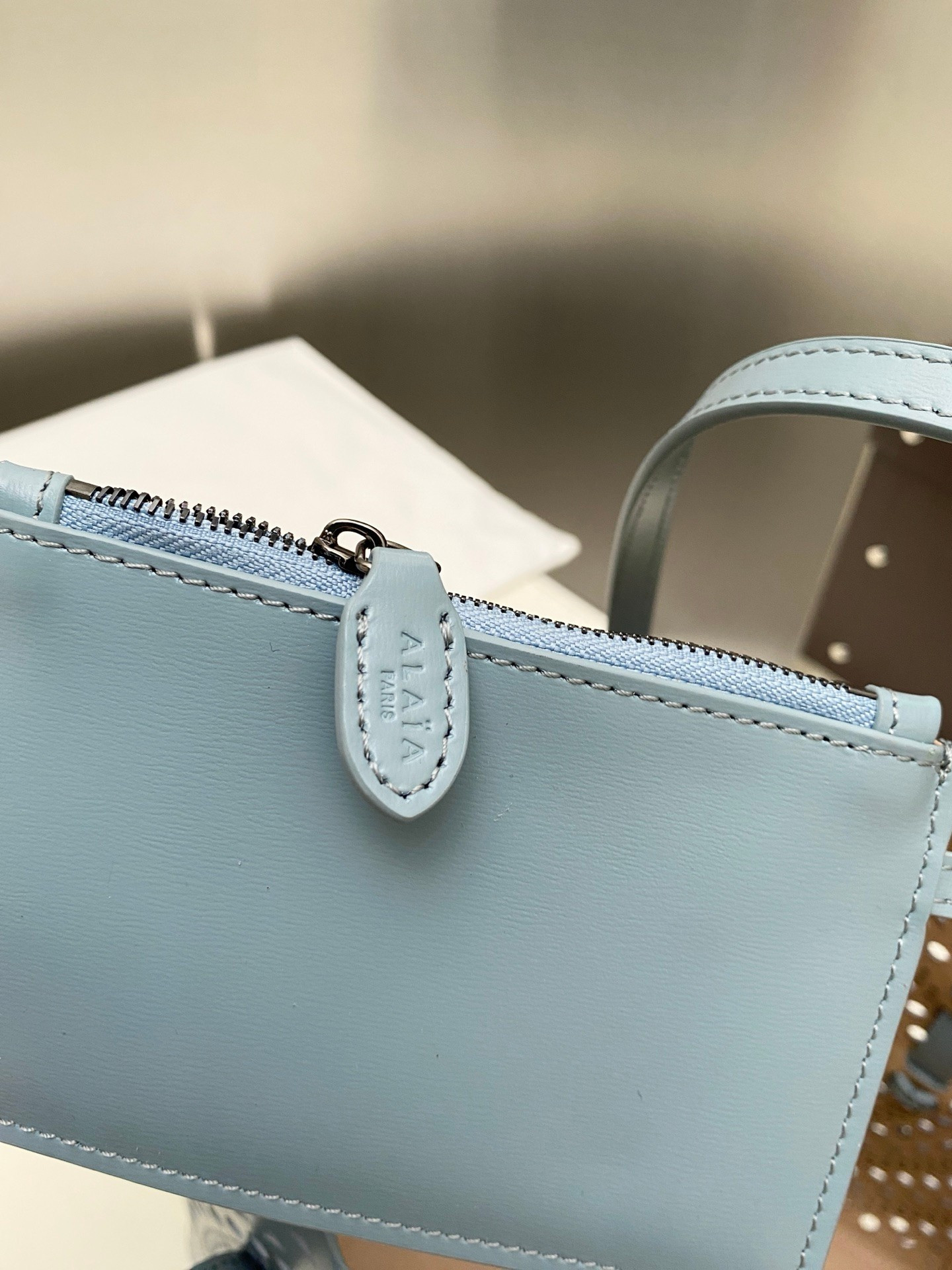 ALAÏA Mina 25 bag 25x20x12cm