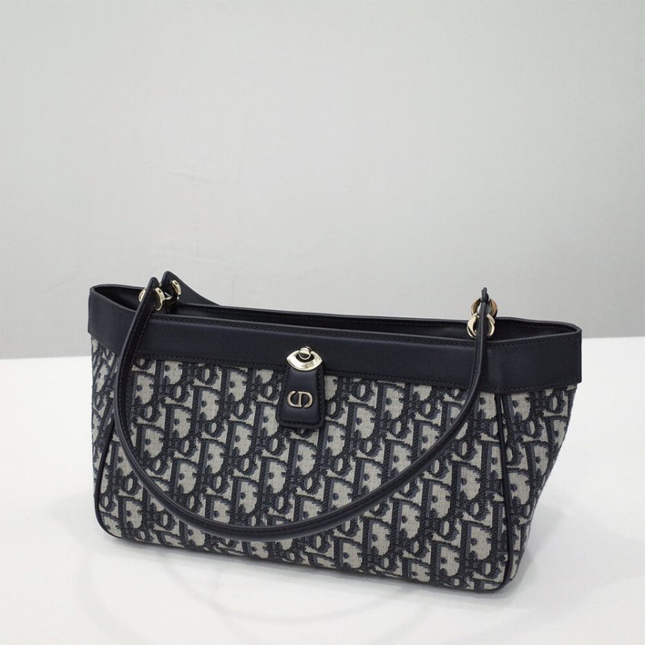 medium D*or key bag