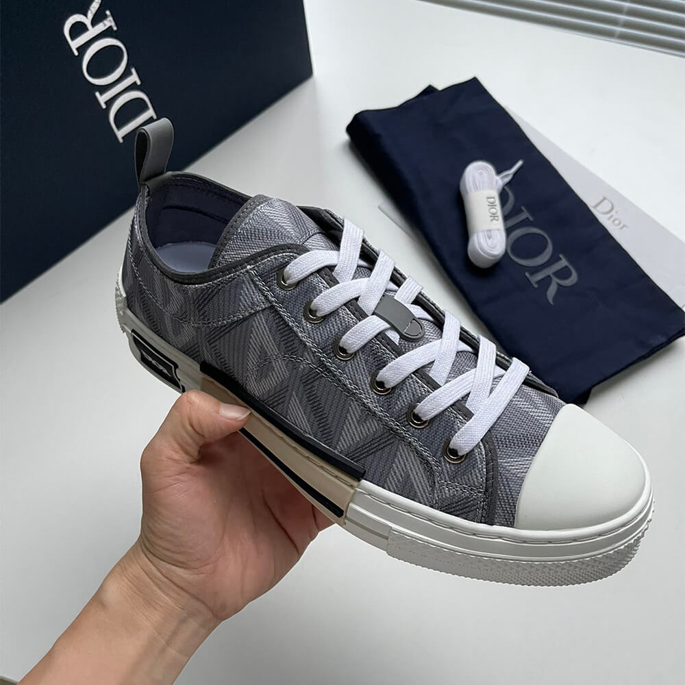 B23 LOW-TOP SNEAKER
