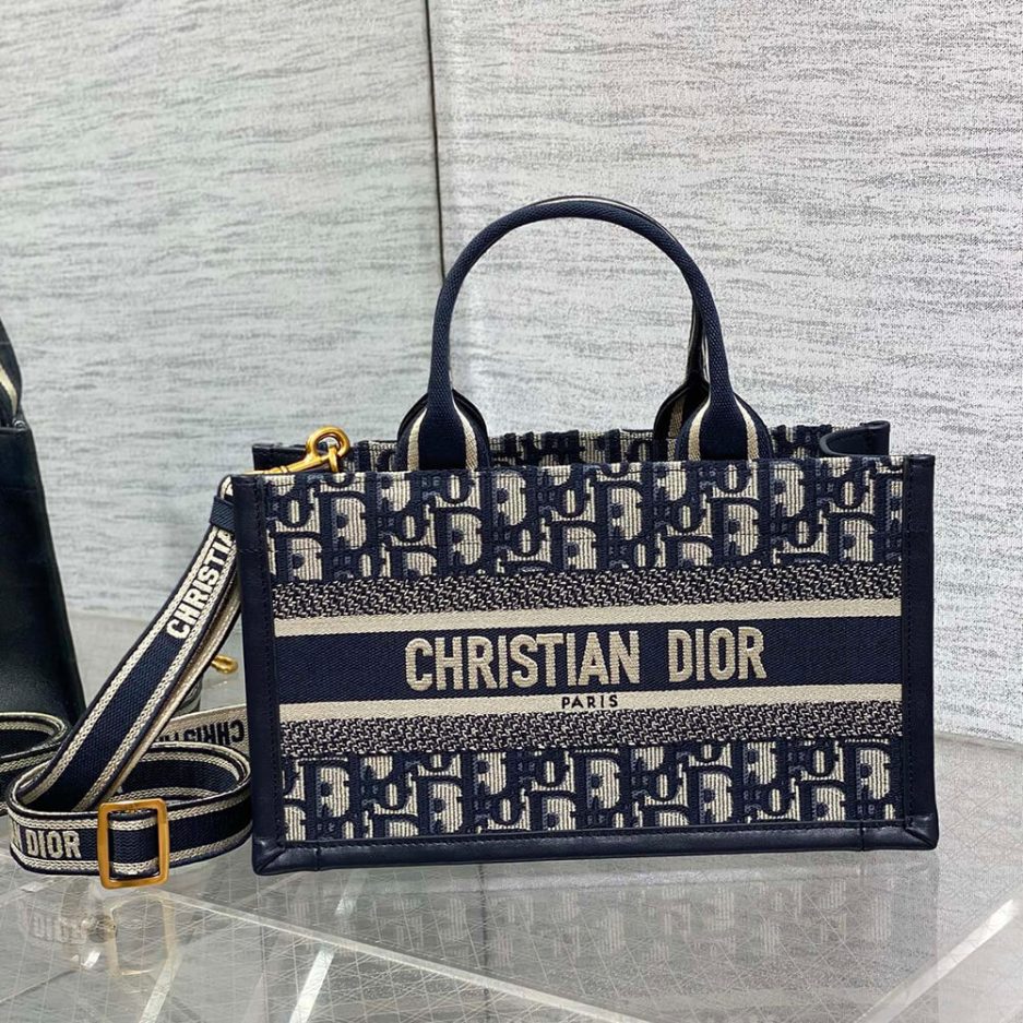 D*or east-west D*or book tote with strap