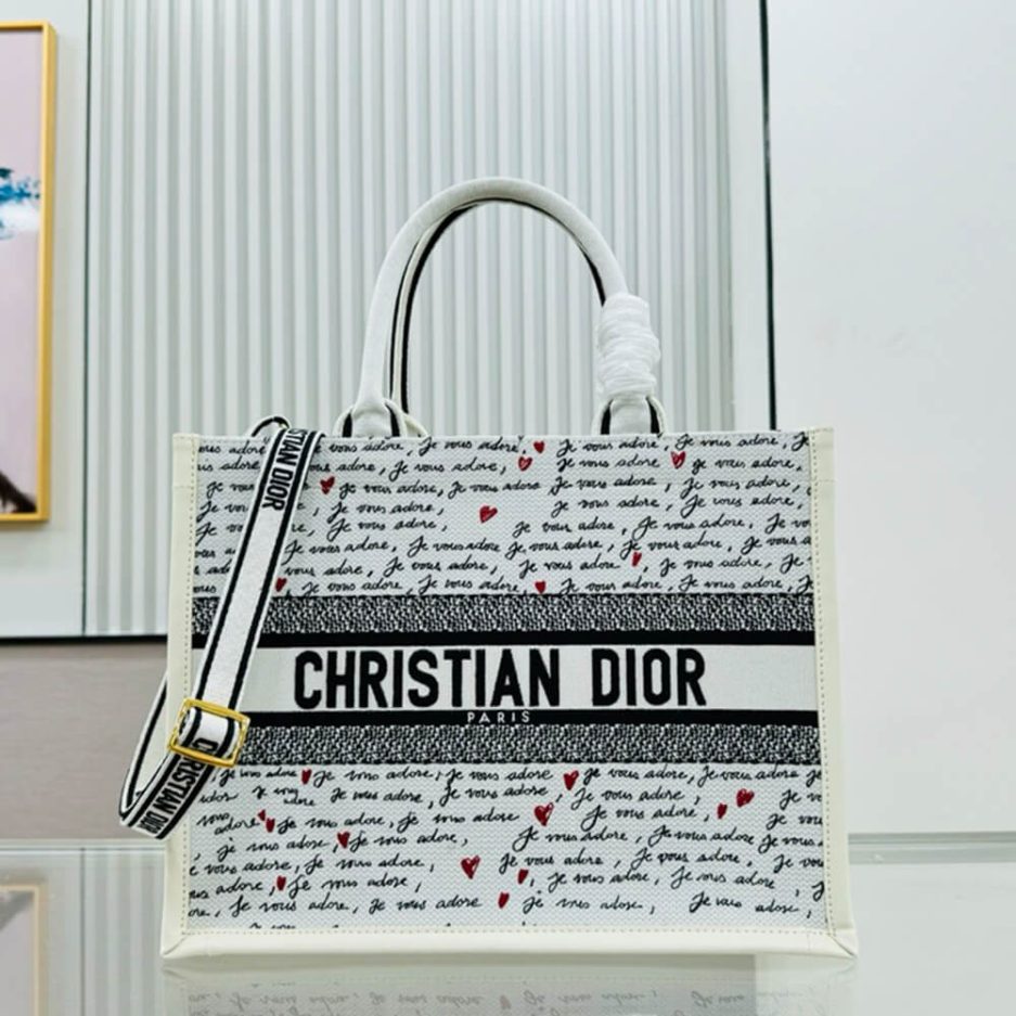 medium D*or book tote